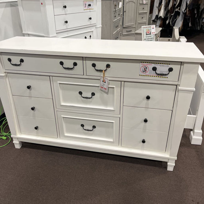 E 683-2 Dresser White