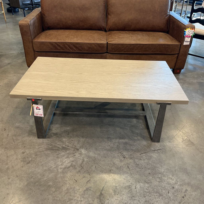 A T965-1 Cocktail Table Dalenville