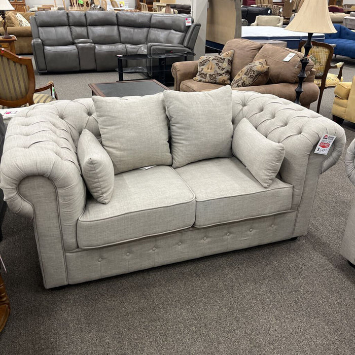 HOB 8427-2 Tufted Loveseat