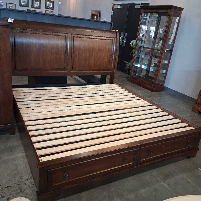 A B716 King Storage Bed Trellington