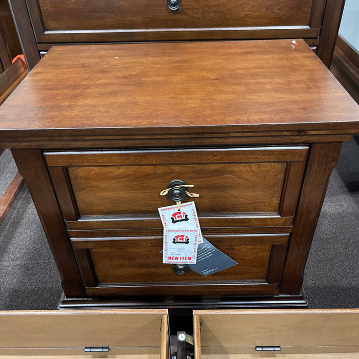 A B716-92 Nightstand Trellington