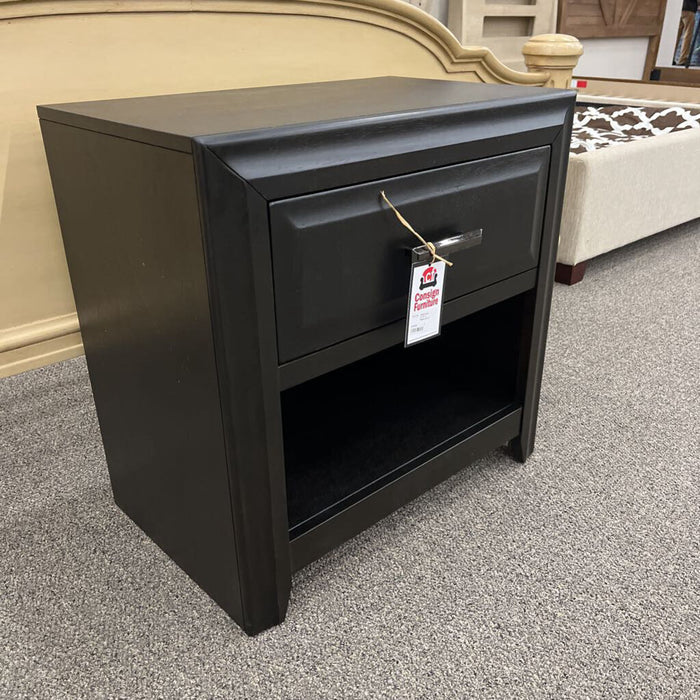 H 1517-4 Nightstand