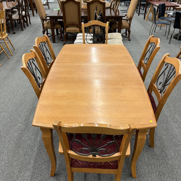 Maple Table w/ 6 Chairs & Leaf