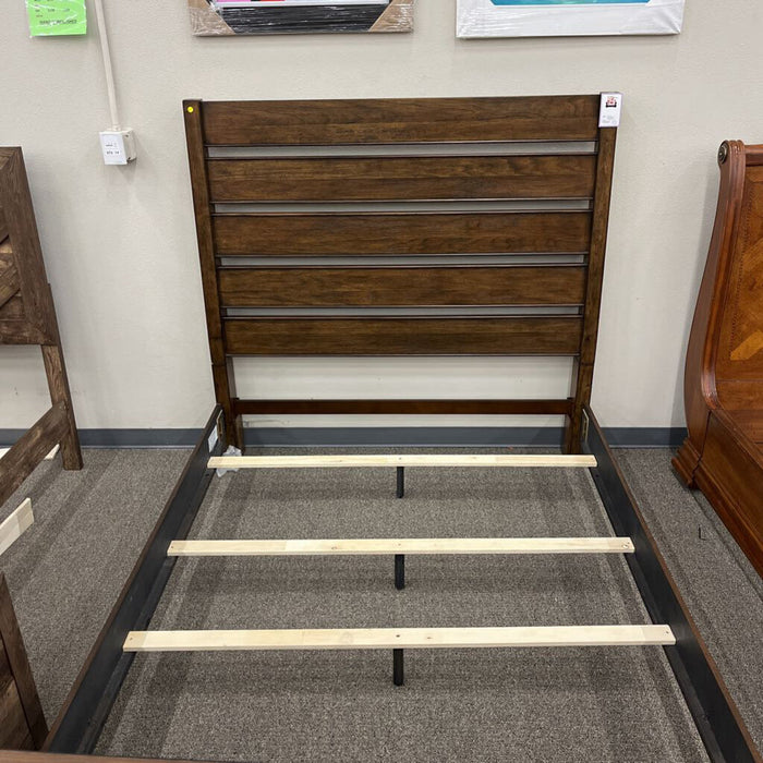 "Ventura Blvd" Queen Bed