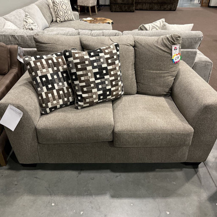A 3020435 Triston-Peaks Loveseat