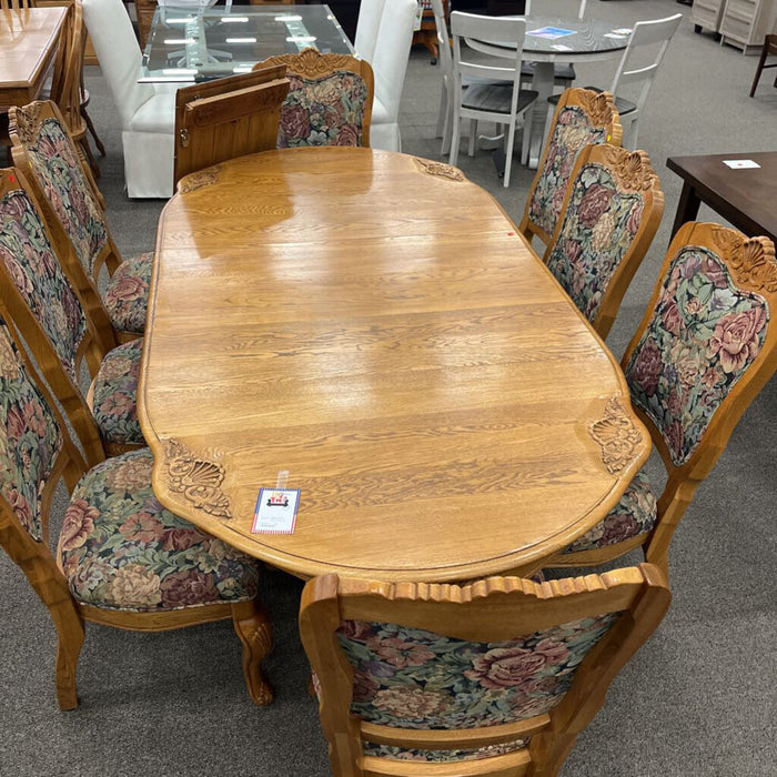 Oak Table w/ 8 Chairs & Leaf