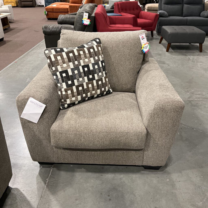 A 3020423 Triston-Peaks Chair & 1/2