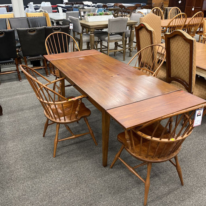 Maple Table w/ 4 Chairs 2 Leaves & Pads