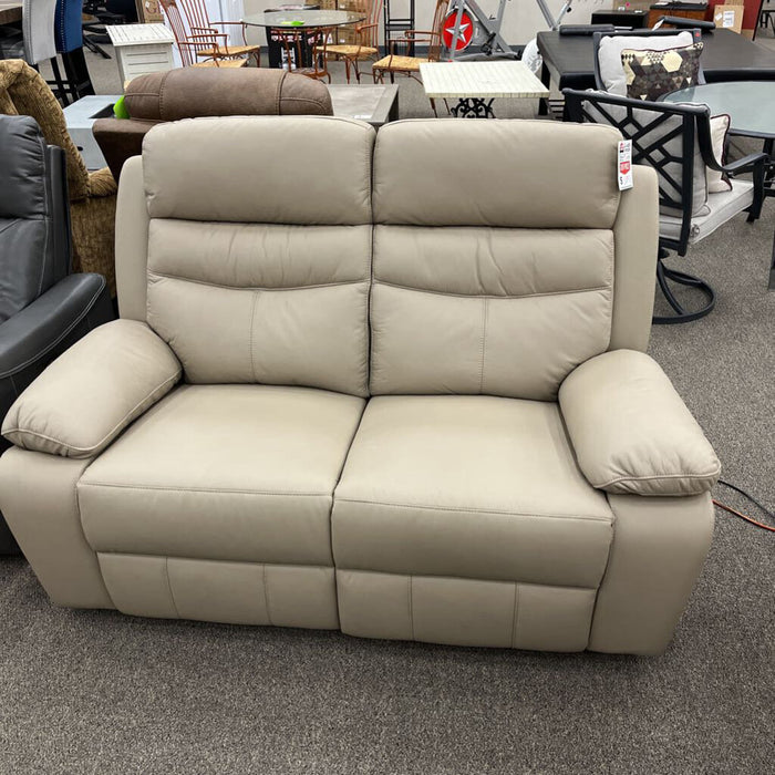 HOB 9628Lte-2 Pwr Rec. Loveseat