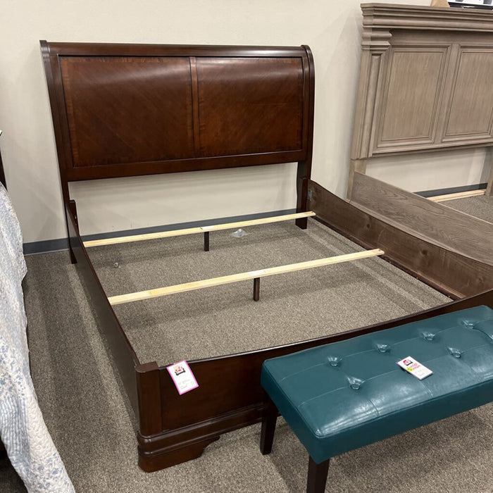 Dark Wood E.King Bed