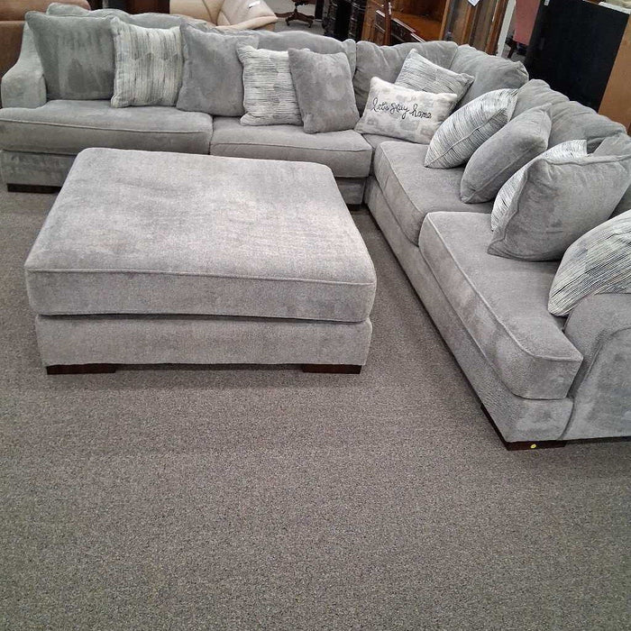 "Bayless" Gray 3pc. Sectional