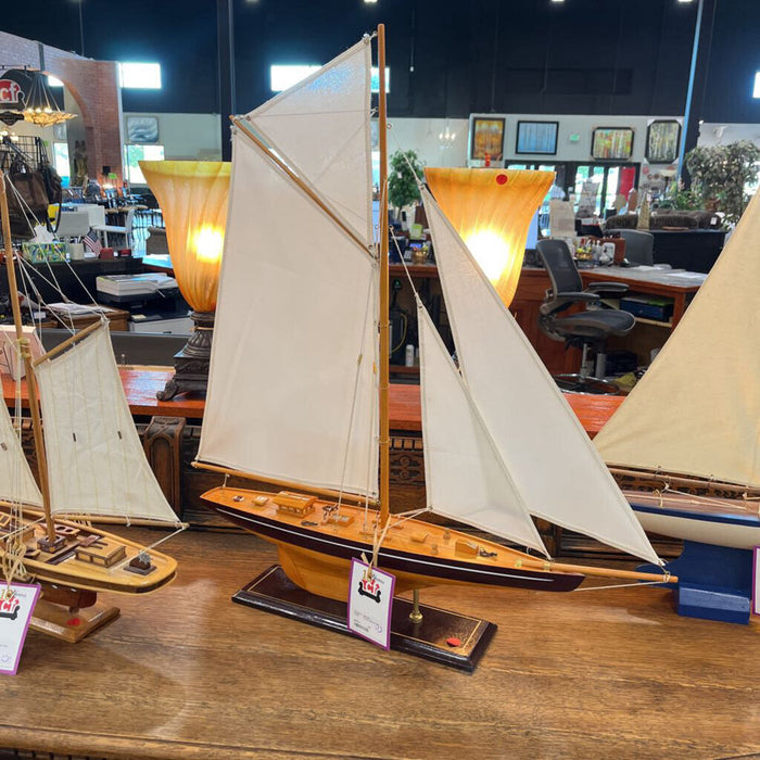 2-tone Model Ship