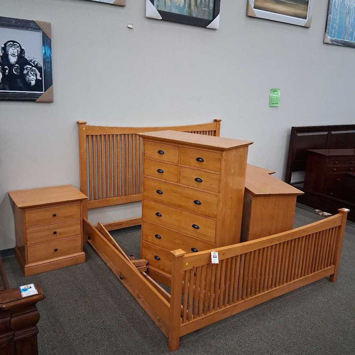 Honey 6pc. E.King Bedroom Set