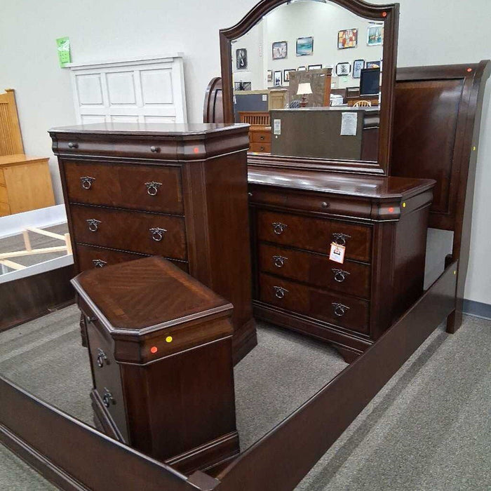 "Hamlyn" 5pc. Cal.King Bedroom Set