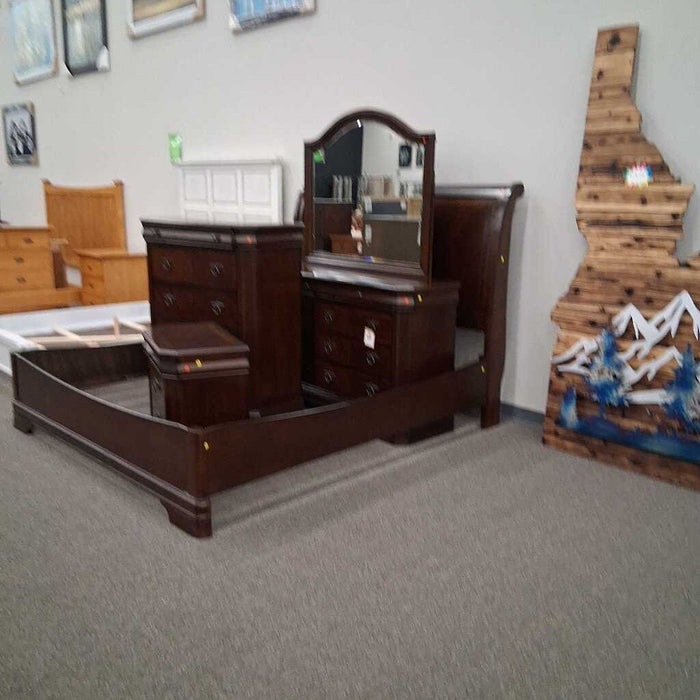 "Hamlyn" 5pc. Cal.King Bedroom Set