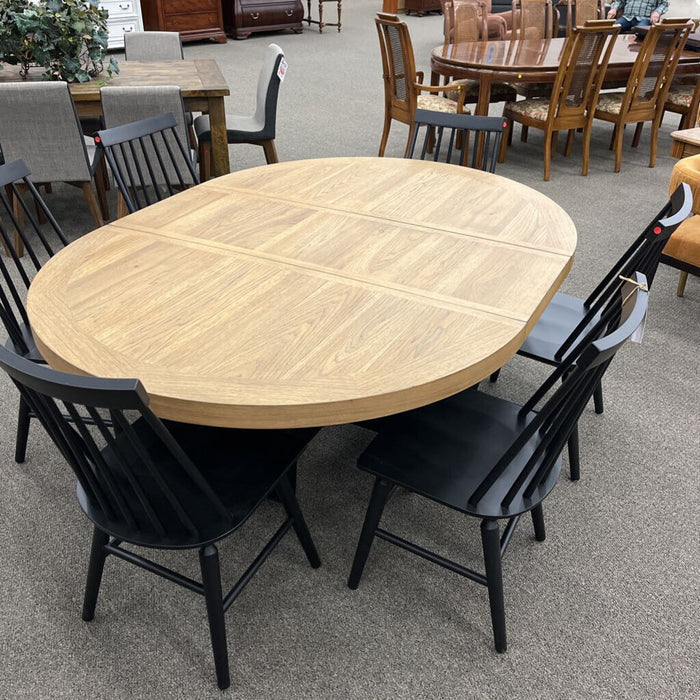 E D968 7pc Dining Set 1T+6C