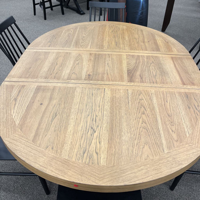 E D968 7pc Dining Set 1T+6C