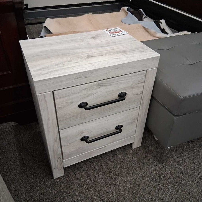 "Cambeck" White Nightstand