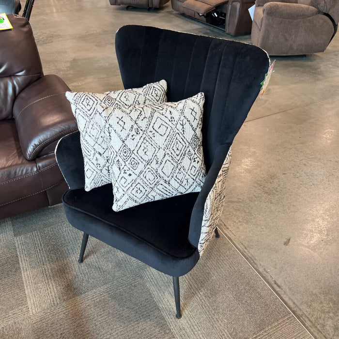 E U3926-05-06 BLK Chair