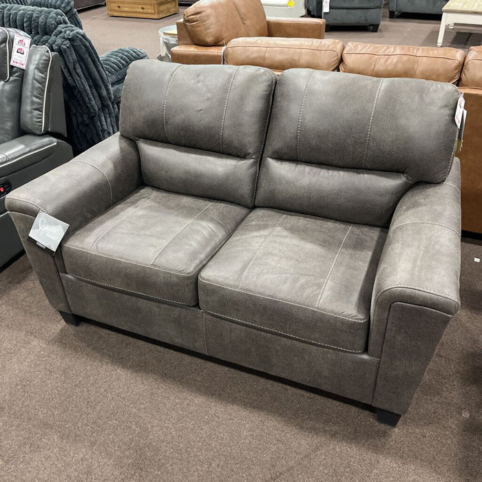 a 9400235 Loveseat Navi smoke