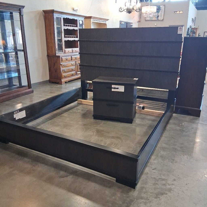 H 1343 King Bed