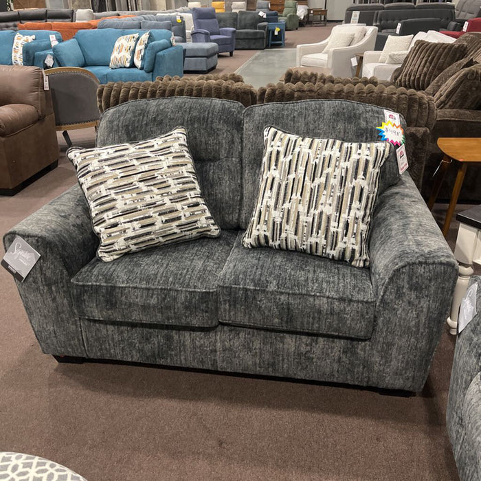 A 5050435 Loveseat Lonoke