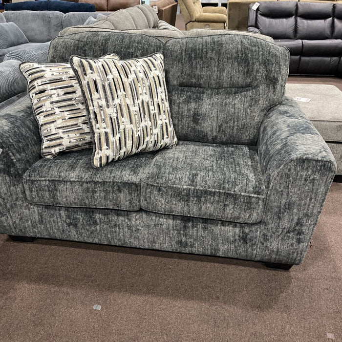 A 5050435 Loveseat Lonoke
