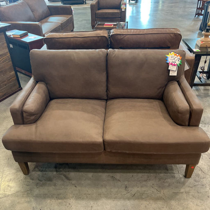 P L3534 Stewart Loveseat