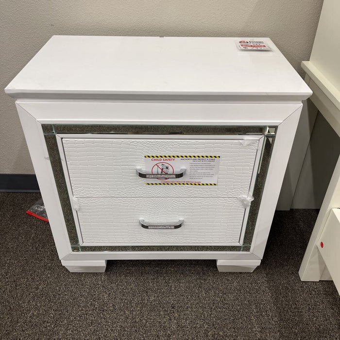 HOB 1916W-4 Nightstand White