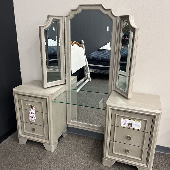H 1546-15 Vanity Dresser w/ Mirror