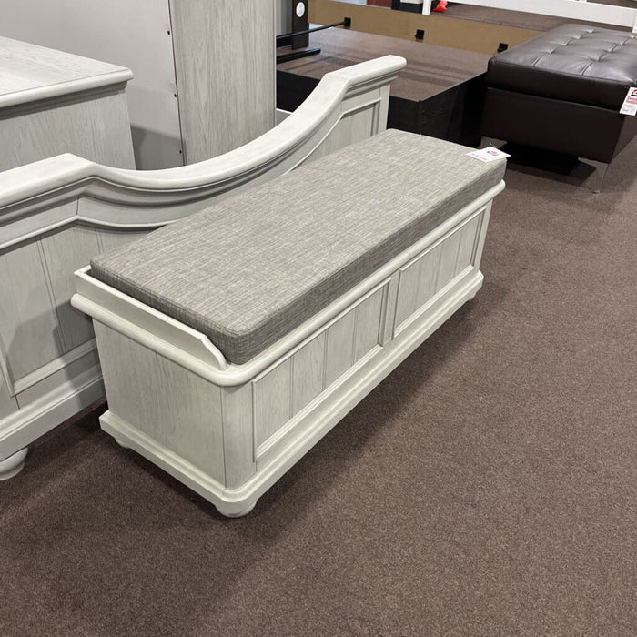 E B330-36 Storage Bench