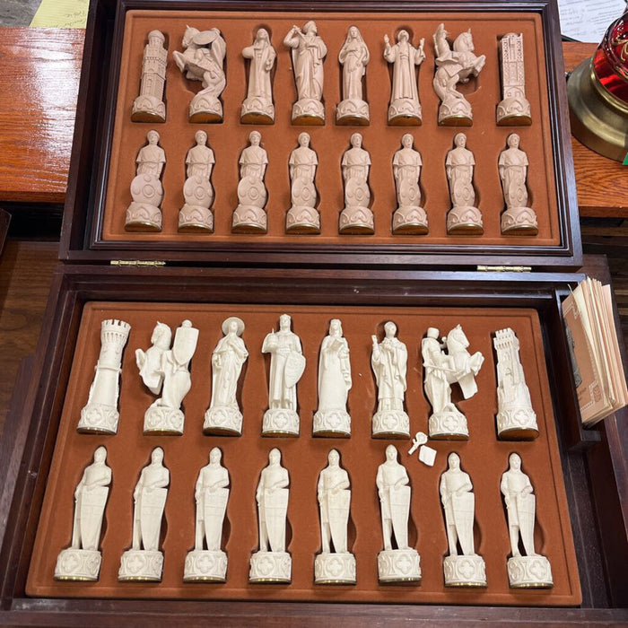 "Great Crusaders" Chess Set w/ Board