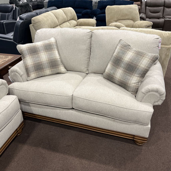 A Pc5680335 Clearbrooke Loveseat