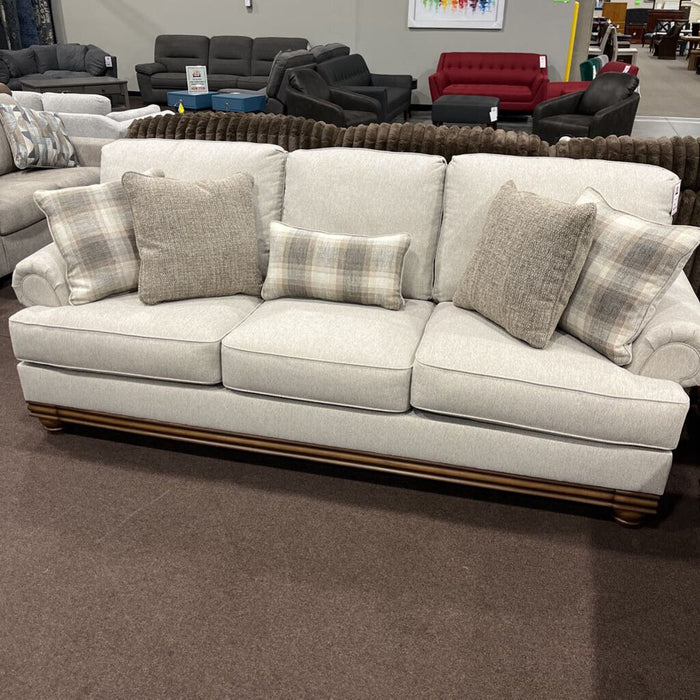 A Pc5680338 Clearbrooke Sofa