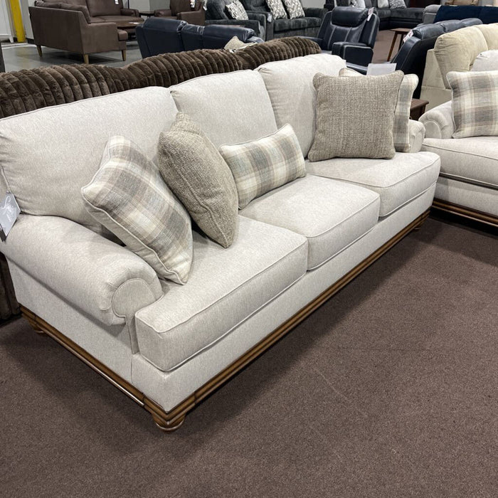A Pc5680338 Clearbrooke Sofa