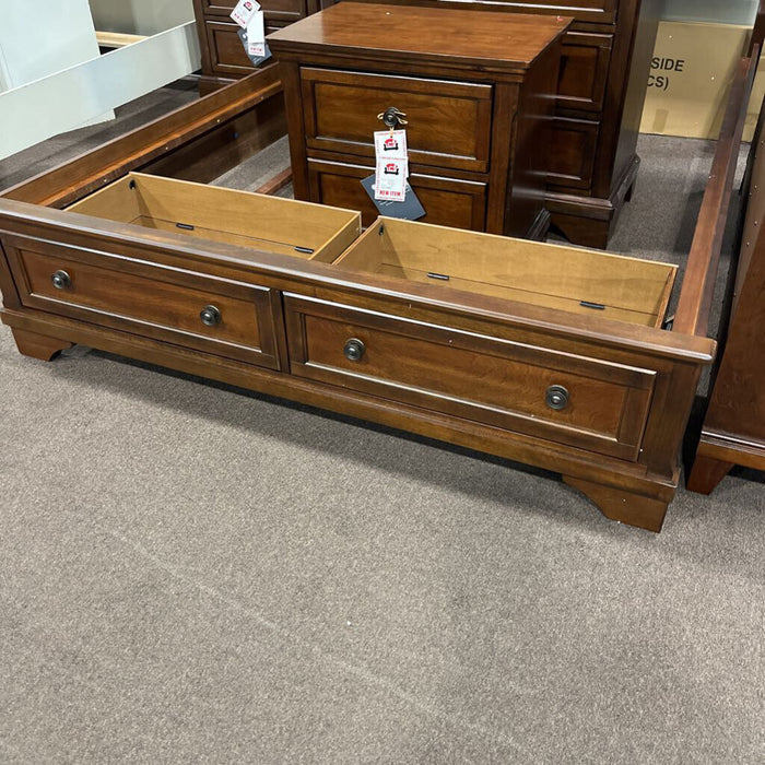 A B716 Queen Storage Bed Trellington