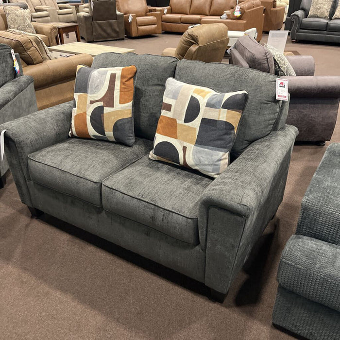 A 2520635 Erinslane Loveseat Gray