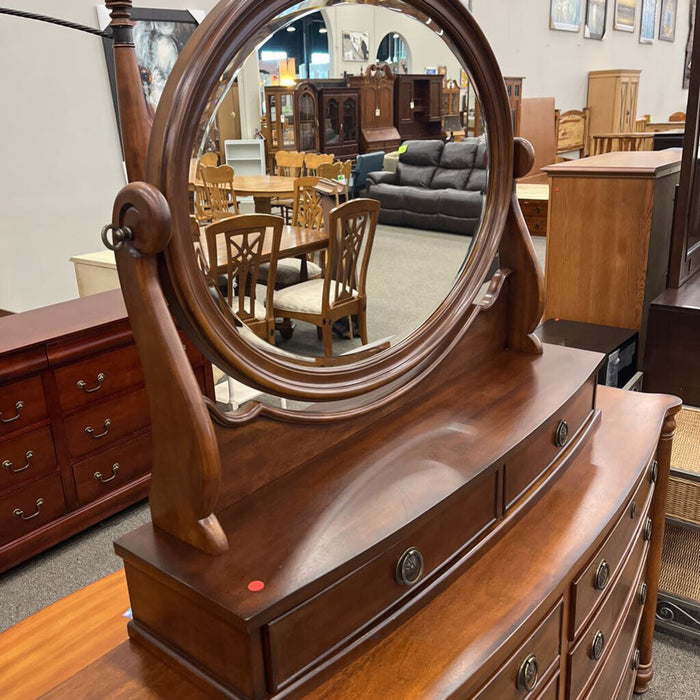 Cherry 8 Dwr Dresser w/ Mirror