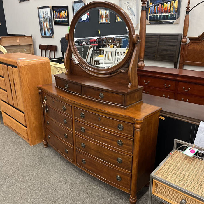 Cherry 8 Dwr Dresser w/ Mirror