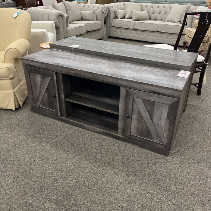 A Ew0440 TV Stand Wynnlow