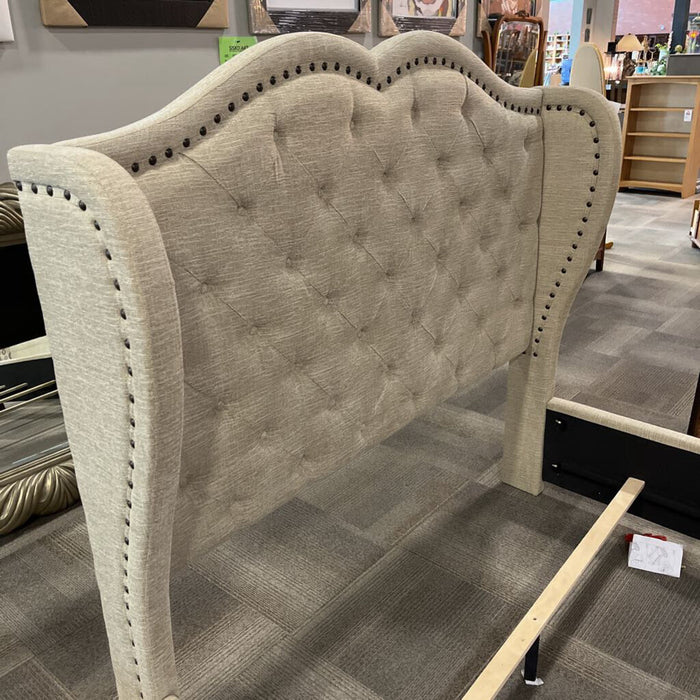 H 1639 Queen Bed