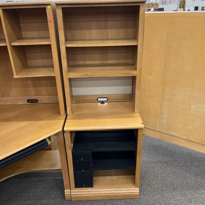 6pc. Oak Corner Desk w/ Hutch