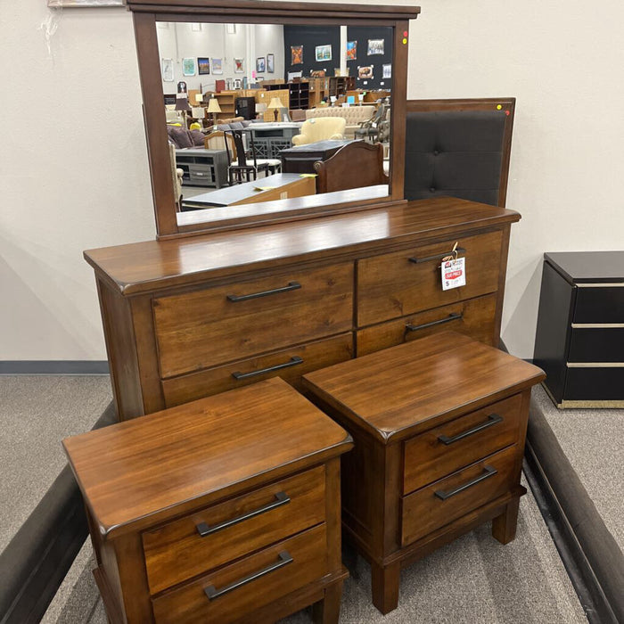 "Cagney" 5pc. Qu. Bedroom Set
