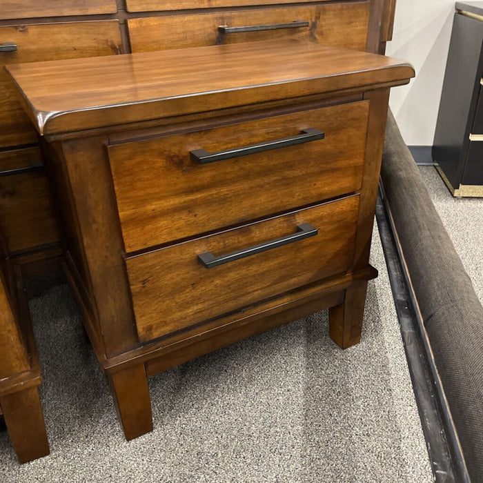"Cagney" 5pc. Qu. Bedroom Set