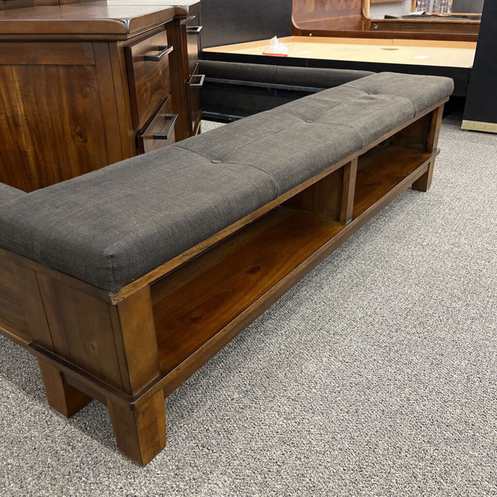 "Cagney" 5pc. Qu. Bedroom Set