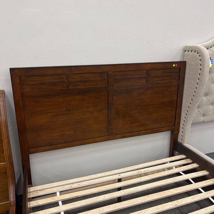"Kensington" Queen Capt. Bed