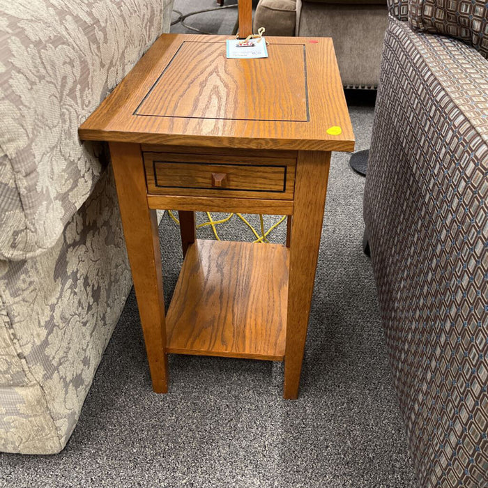 Oak End Table w/ Lamp