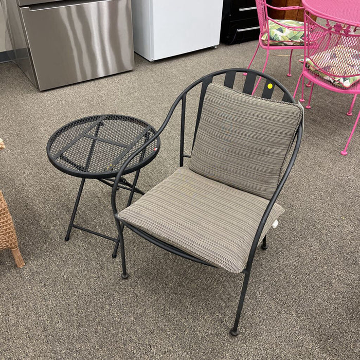 Patio Arm Chair w/ Side Table