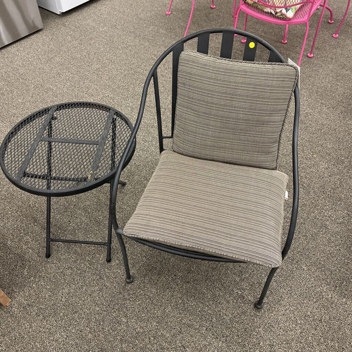 Patio Arm Chair w/ Side Table