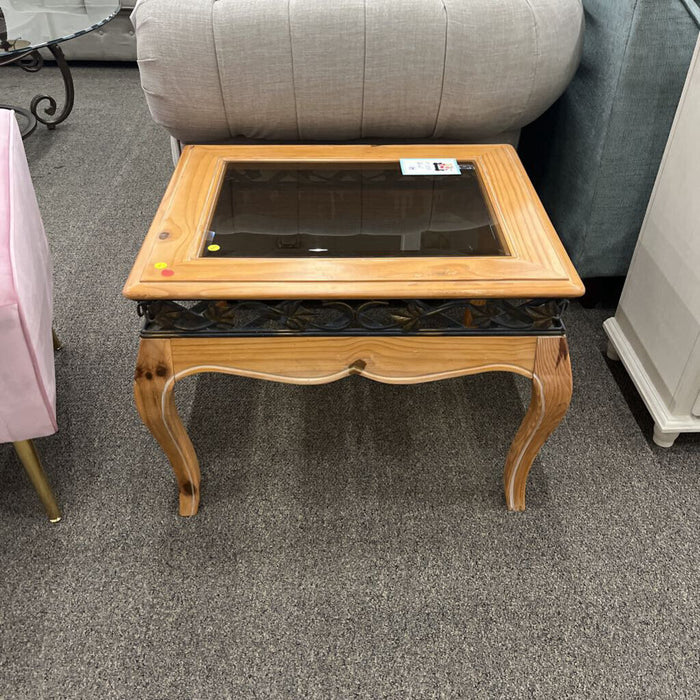 Leaf Patterned End Table